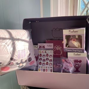 Pusheenbox Halloween 2022 Autumn Vampurr Vampire Pusheen